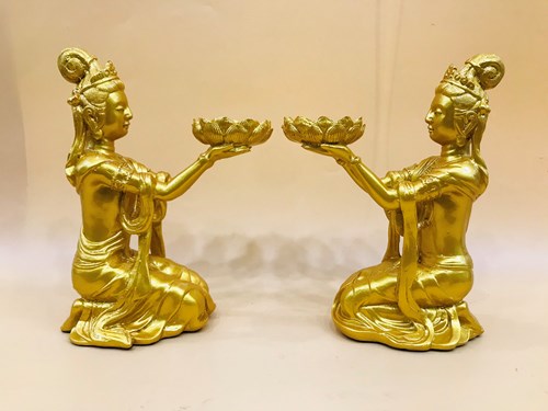 Nàng tiên dâng đèn vàng 