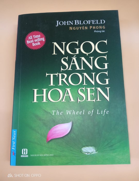 Ngọc sáng trong hoa sen