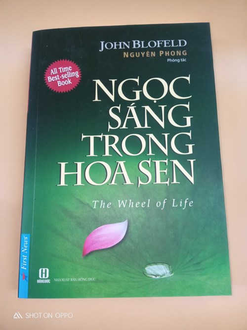 Ngọc sáng trong hoa sen