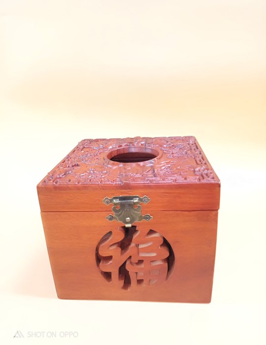 Hộp Giấy Vuông Chạm