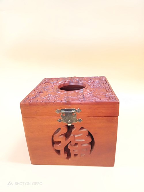 Hộp Giấy Vuông Chạm
